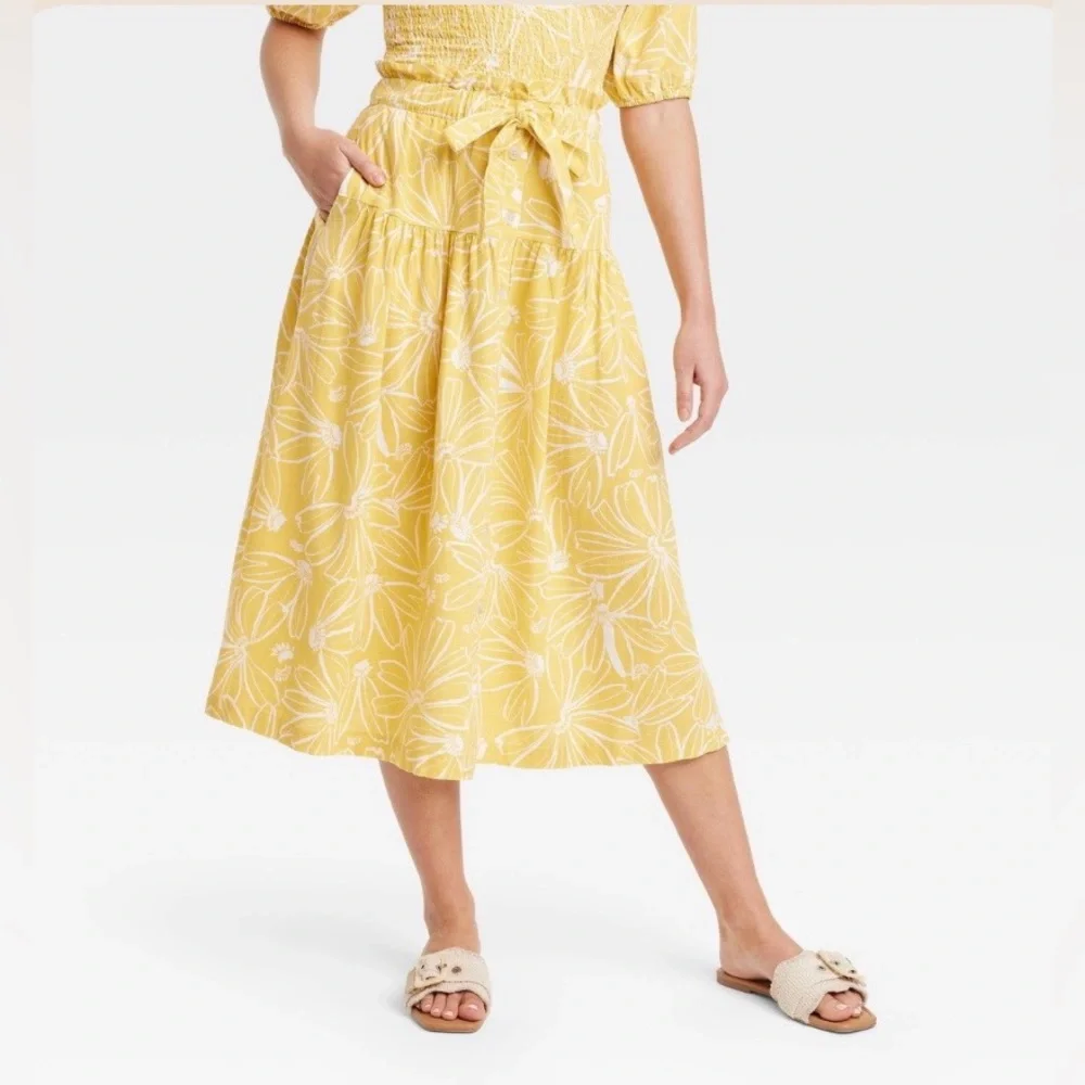 Universal Thread Floral Yellow & White Linen Rayon Blend Button Skirt. - Picture 5 of 12